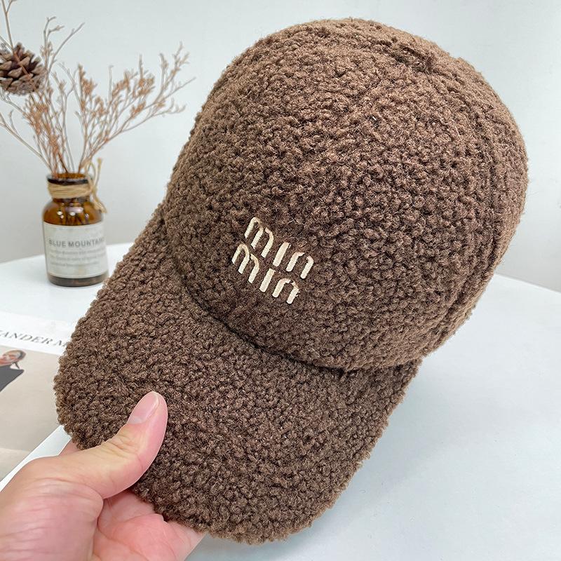 Autumn and Winter Lamb Wool Letter Baseball Cap for Women Versatile Retro Curved Brim Face Showing Small Hat Warm Plush Peaked Cap for Men