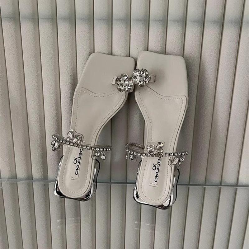 Fashion Luxury Crystal Women Slippers Fashion Low Heels Sandals Women Summer Open Toe Pearl Flip Flops Brand Designer Women Party Shoes