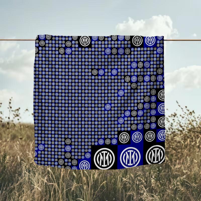 1 Stück Mi-lan FC Emblem Aufdruck Weiche Flanelldecke Überwurf für Schlafzimmer Wohnzimmer Sofa Camping Reise Fan Geschenke Weihnachtsgeschenke