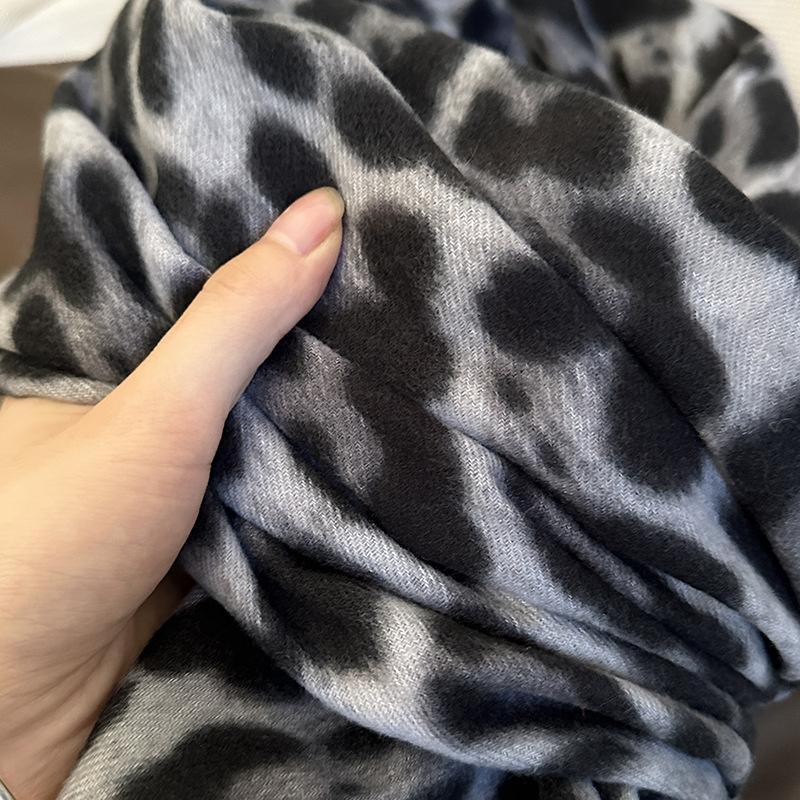 Leopard Print Scarf for Women, High-End Winter Vintage 2024 New Versatile Imitation Cashmere Warm Tassel Thickened Shawl