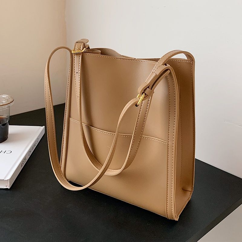 Korean Version Retro Shoulder Bag Large Capacity New Trendy Class Commuter Bag Women's High Sense Armpit Bag Big Bag