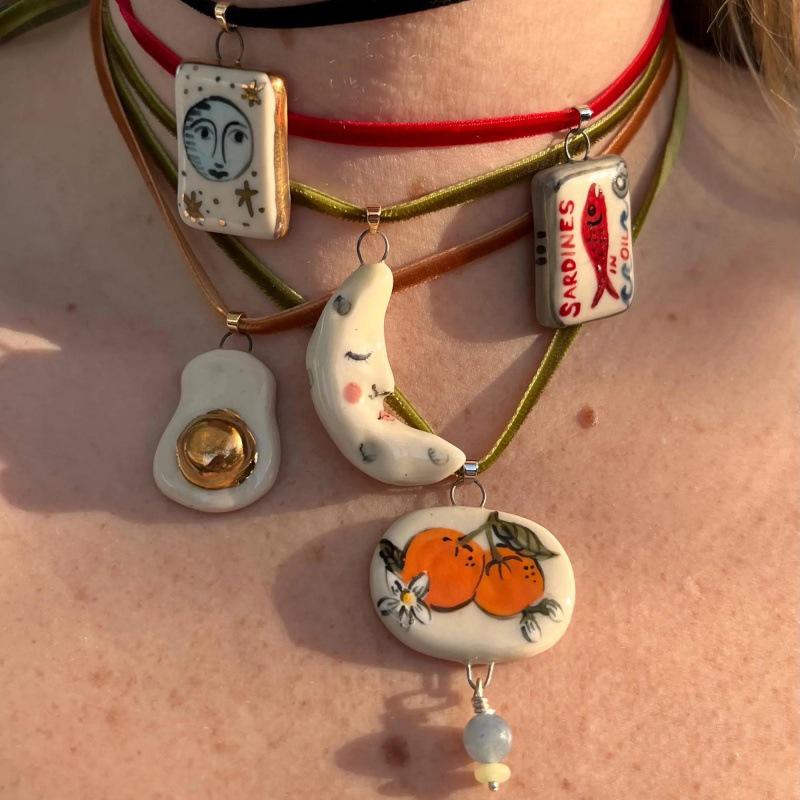 Exquisite Small Pendant: Cute DIY Flower Necklace - Fashionable, Personalized Copper Orange Accessory