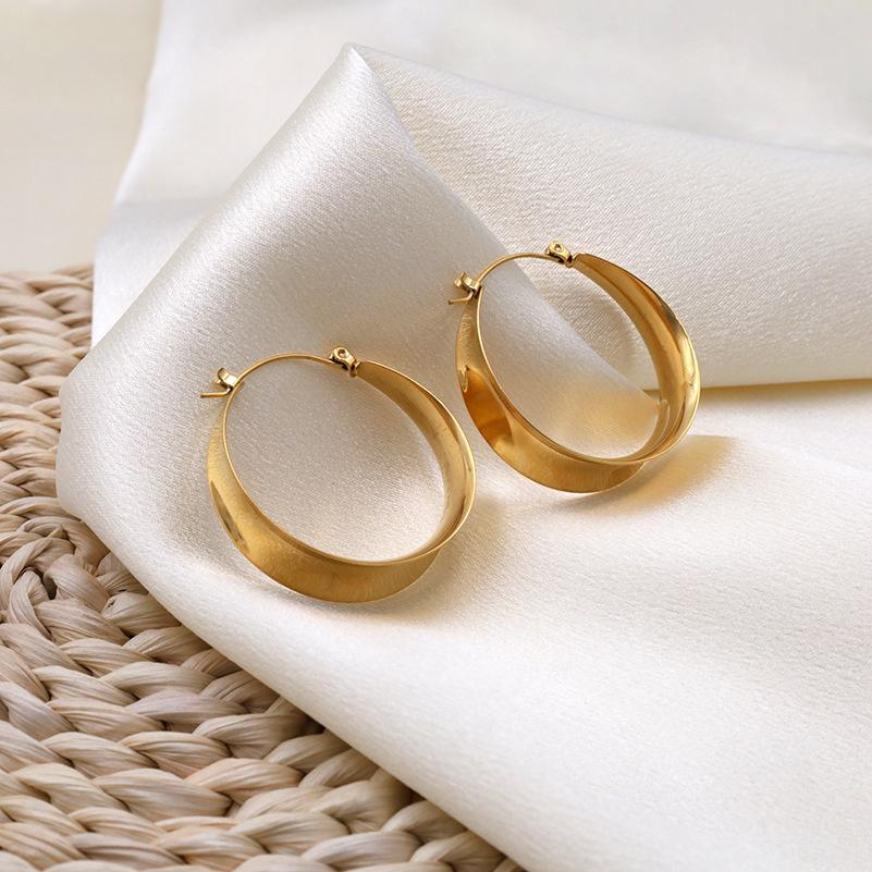 French Fashion Simple Earrings 18K Gold Curved Glossy Simple Fashion Earrings Titanium Steel Earrings Women
