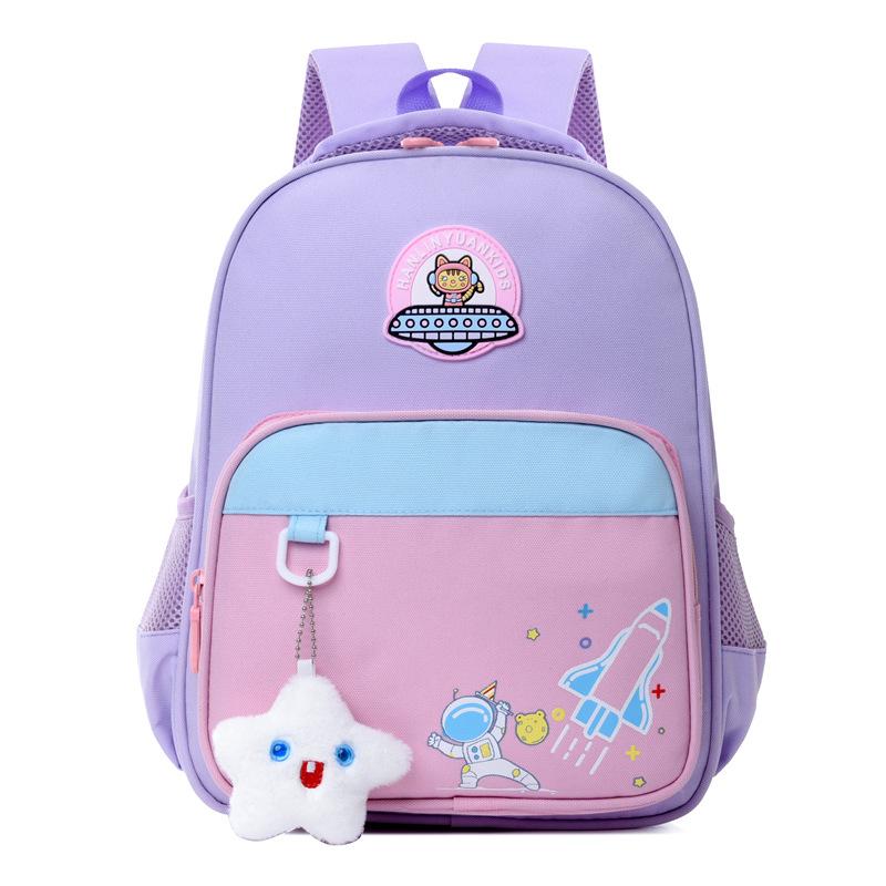 

Мультяшный рюкзак для снижения нагрузки, сумка для начальной школы, детская сумка для мальчиков и девочек старших классов single package + pendant фиолетовый
