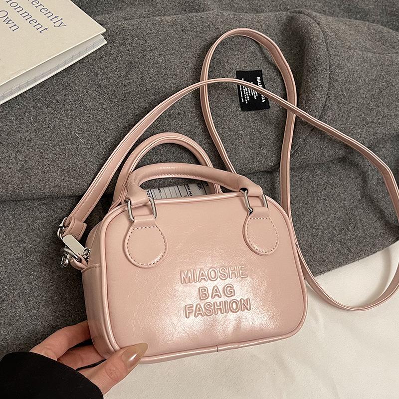 

New product hot sale Korean niche high-end simple portable pillow bag casual versatile commuter simple messenger bag women