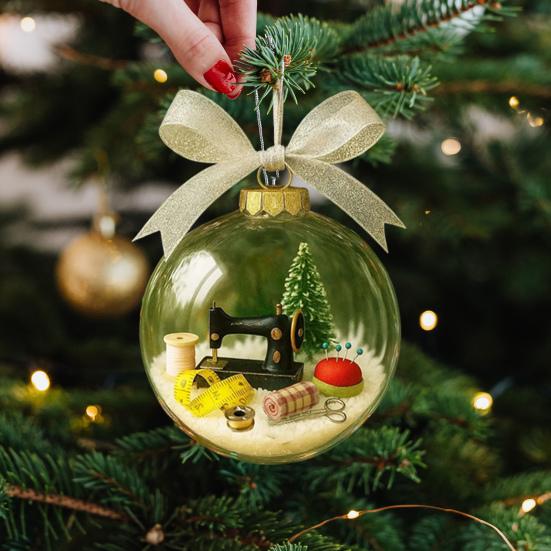 Holiday Sewing Snow Ball Ornaments Retro Sewing Machine Themed Holiday Decor Transparent Ball Hanging Decoration Holiday Keepsakes Gift for Sewers
