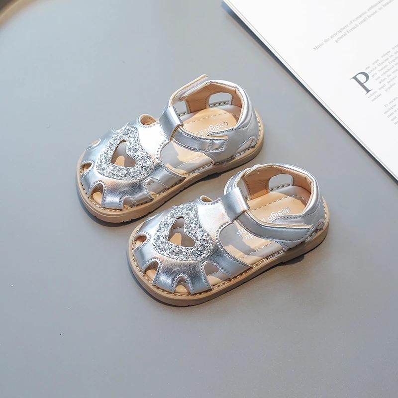 Sweet Girl Princess Dress Sandals Summer Kids Heart Cut-outs Flat Sandals Fashion Versatile Children's Causal Sandals Hook Loop