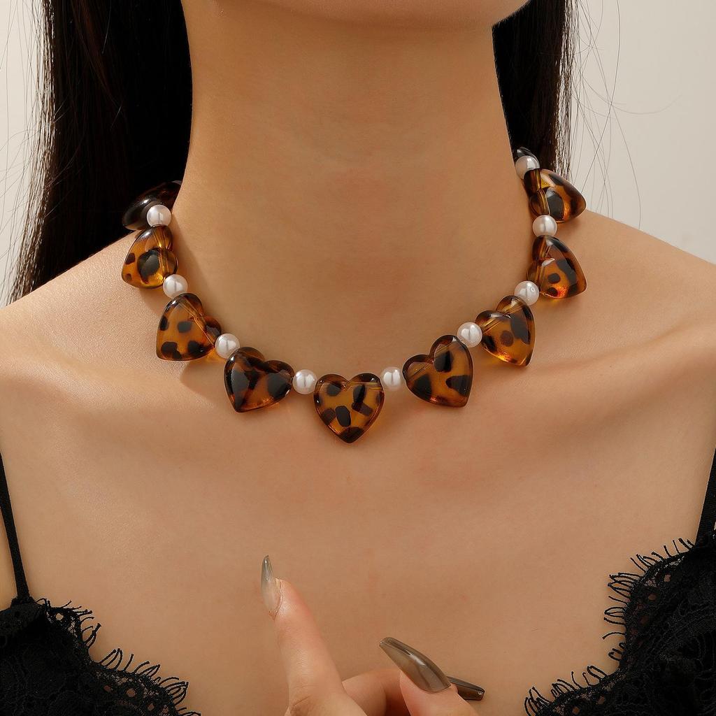 Retro Fashion Maillard Leopard Print Resin Heart Shaped Imitation Pearl Necklace Pendant Clavicle Chain