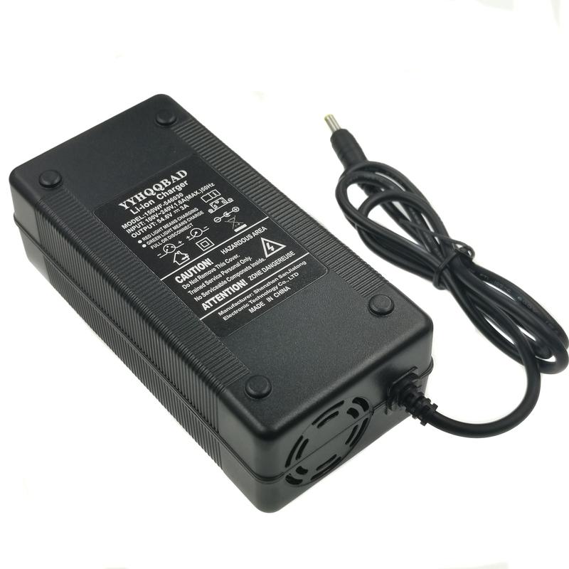 54,6V 3A Batterieladegerät Für 48V 13S Lithiumbatterie Ladegerät Mit Julet 3105 Stecker