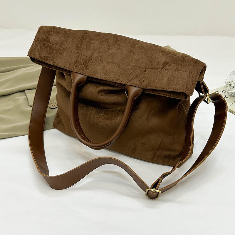 

Винтажная замшевая большая вместимость 2025 новый дизайн повседневная универсальная сумка через плечо мессенджер женская