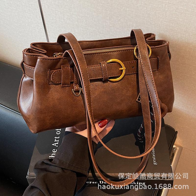 Retro bag women's large capacity 2025 new autumn and winter leisure niche design single shoulder underarm bag commuter pillow bag