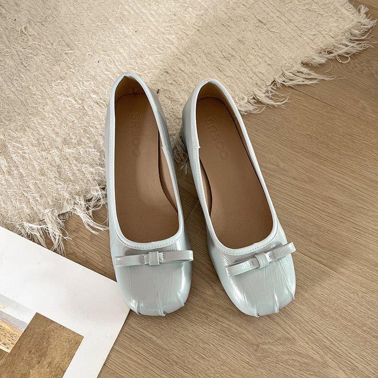 

Simple platform bow square head single shoes women s 2025 spring new low-heeled soft leather casual grandma shoes maternity shoes 40