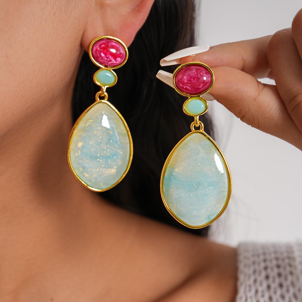 

Round teardrop earrings, vintage Maillard style, simple and elegant for women. синій