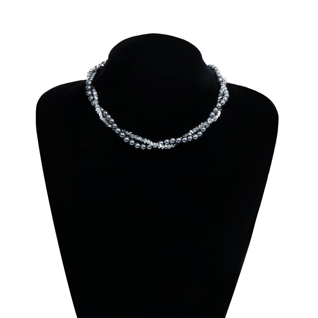 Moderiktiga, unika, diskreta lyxiga och exklusiva smycken; En perfekt present till en vän.