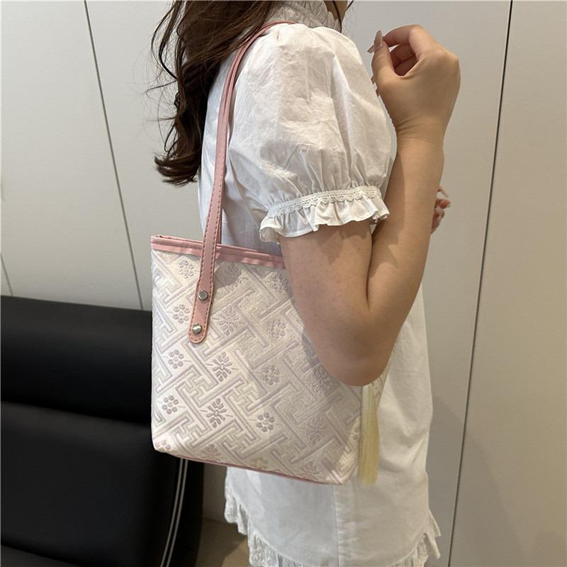 Fashion sense large capacity tote bag women's summer new casual shoulder portable college student class commuter bag