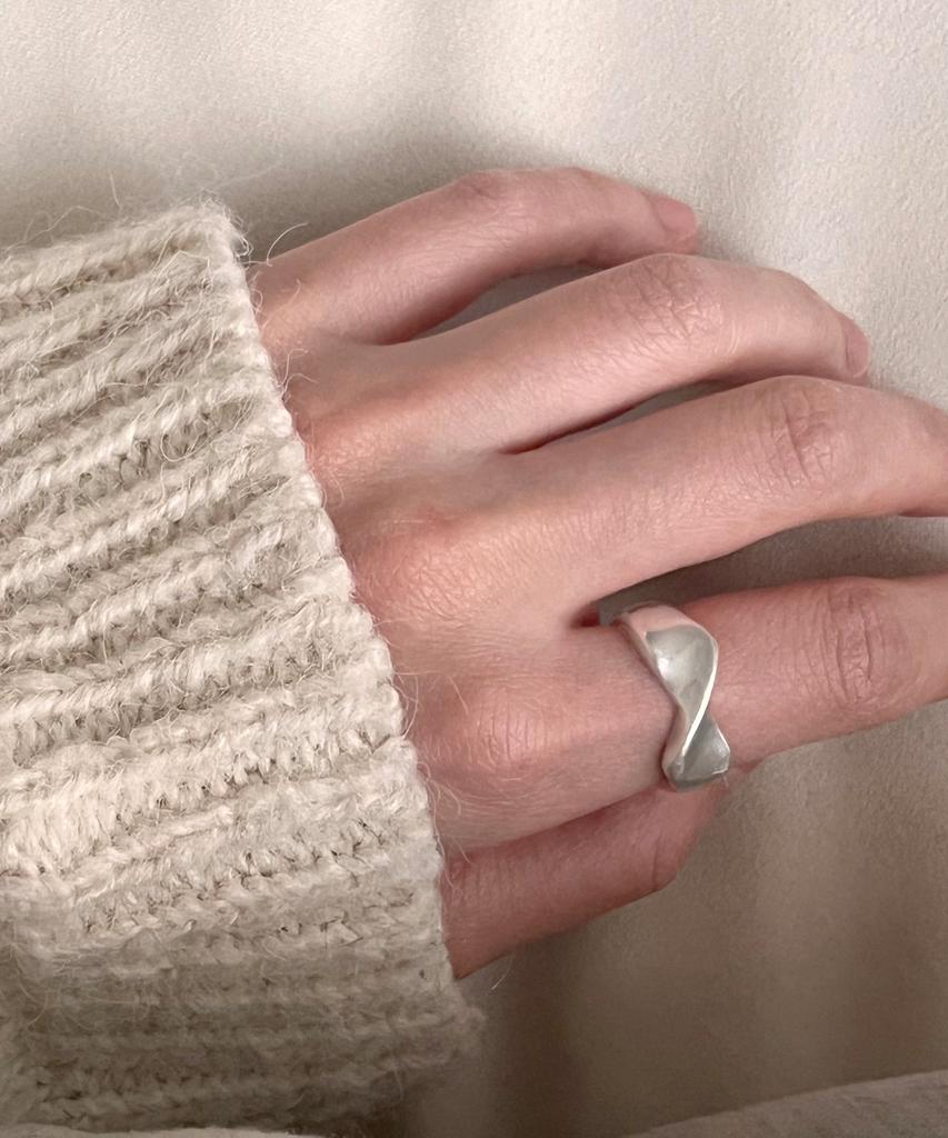 Siega House Ribbon Ring (Soft)