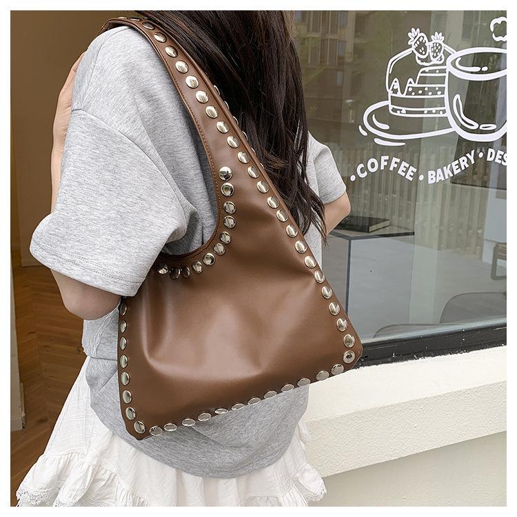 Retro Nieten Tragetasche Neue Mode Große Kapazität Kunstleder Schulter Handtasche Lässige Pendler Tasche CLE