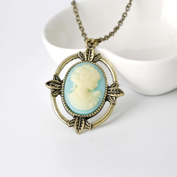Nový Vintage styl bronzový světle modrý náhrdelník Cameo The Vampire Diaries Náhrdelník s přívěskem Katherine Beauty Head pro ženy