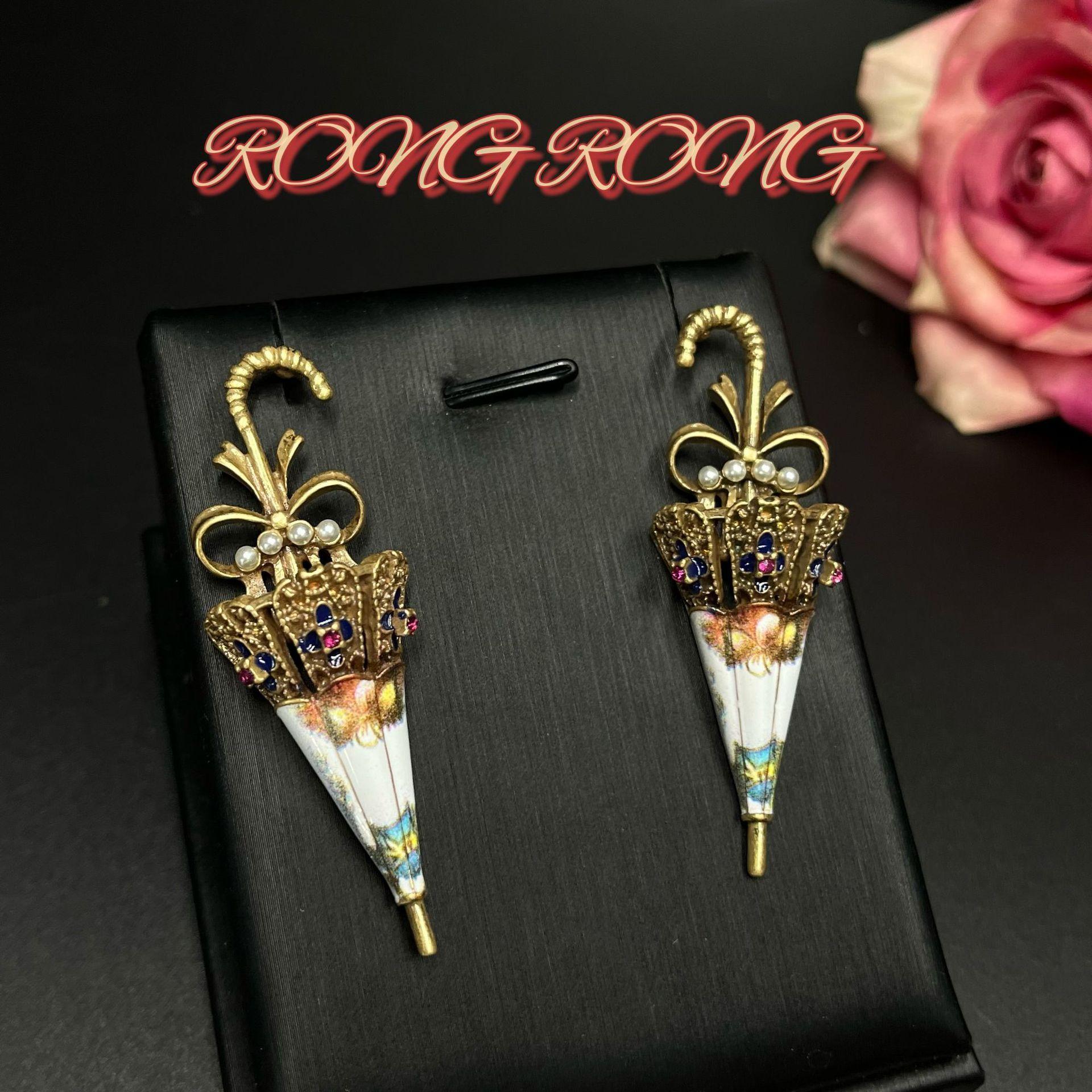 

Модные серьги-подвески для женщин золотой