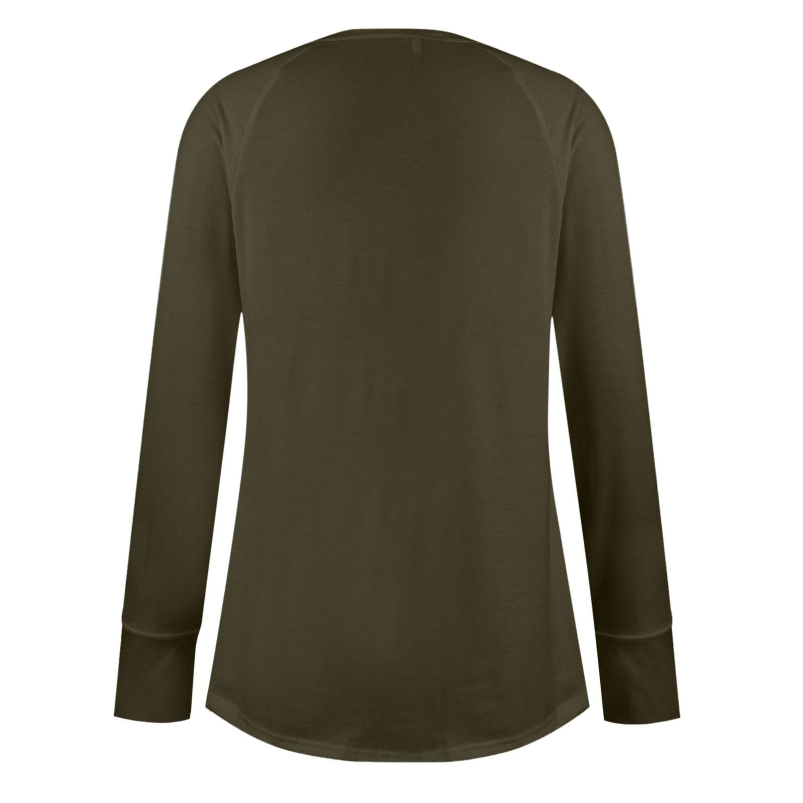 Женская однотонная свободная футболка с круглым вырезом и длинными рукавами средней длины — фото 7