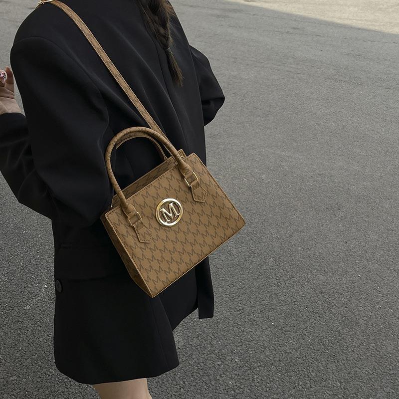 Trend texture simple fashion letter handbag new shoulder crossbody casual small square bag