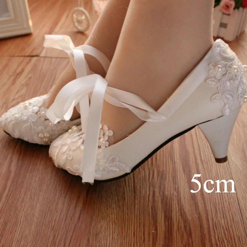 Scarpe da Sposa Bianca con Laccetti e Fiori Design Tacchi a Spillo con Perle Scarpe a Punta Tonda con Plateau Tacchi Alti Scarpe di Lusso per Ballo di Fine Anno Donna