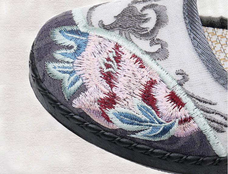 2025 Spring Women's Anti-Slip Mesh Shoes - Soft Sole Casual for Moms & Grandmas