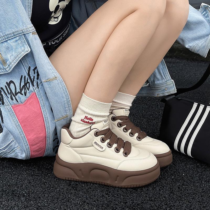 Platform Bread Shoes Women's Versatile and Lightweight Leather Soft-soled Small White Board Shoes New Sports and Leisure Shoes