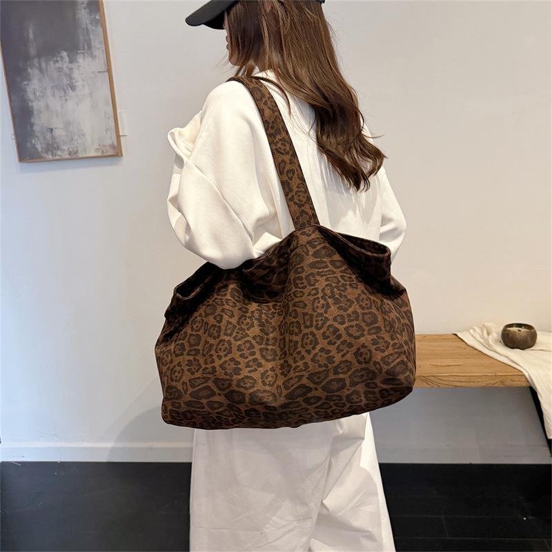 Women's Large Capacity Velvet Leopard Print Shoulder Bag - Retro Korean Style