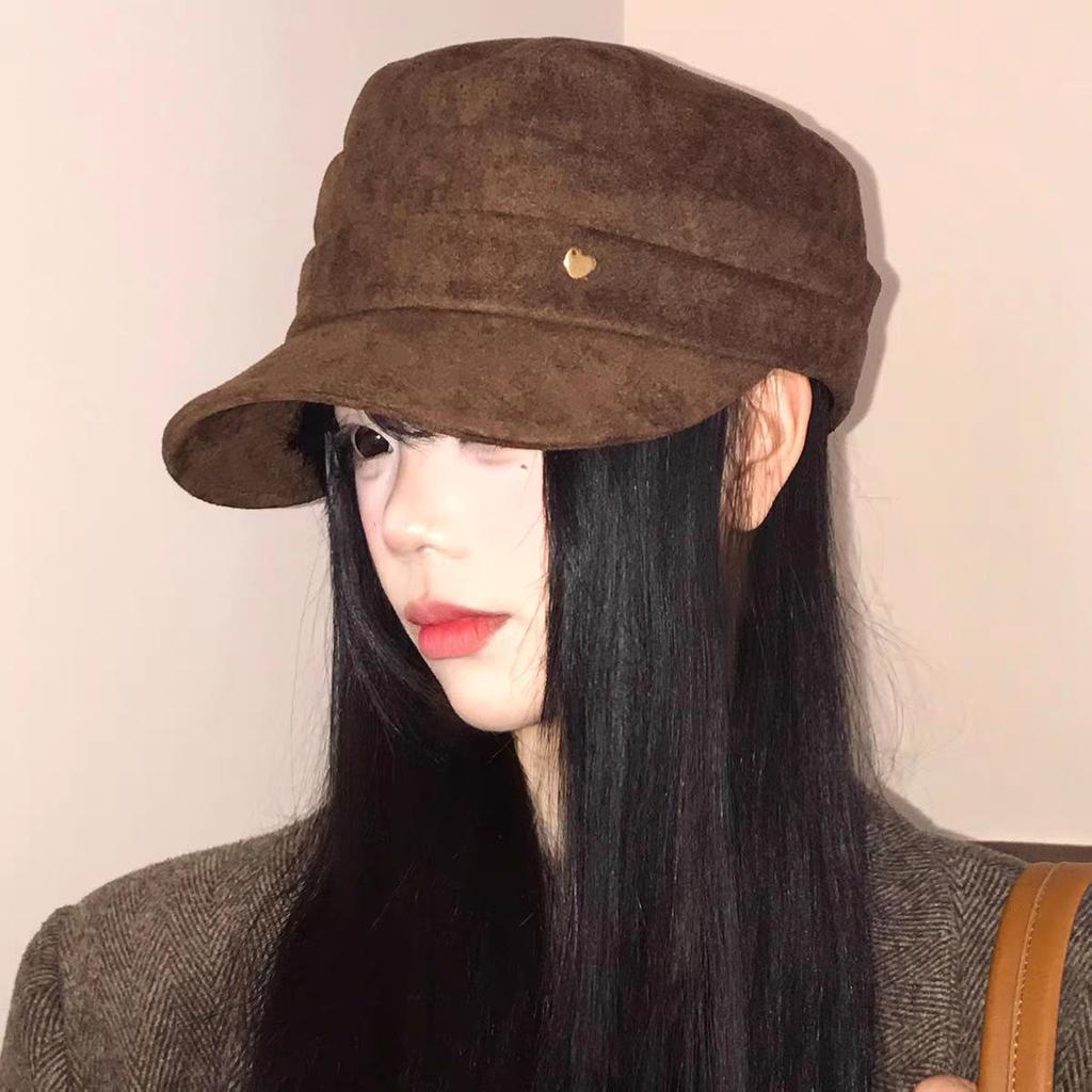 Korean Brown Equestrian Style Women's Flat Top Suede Cap - Face Slimming, Versatile for Spring and Autumn.