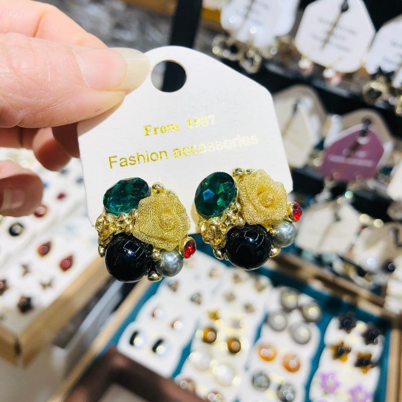 French Elegant Hollow Rose Blossoms Pearl Stud Earrings New Light Luxury Jewelry Fashion Accessories for Womens
