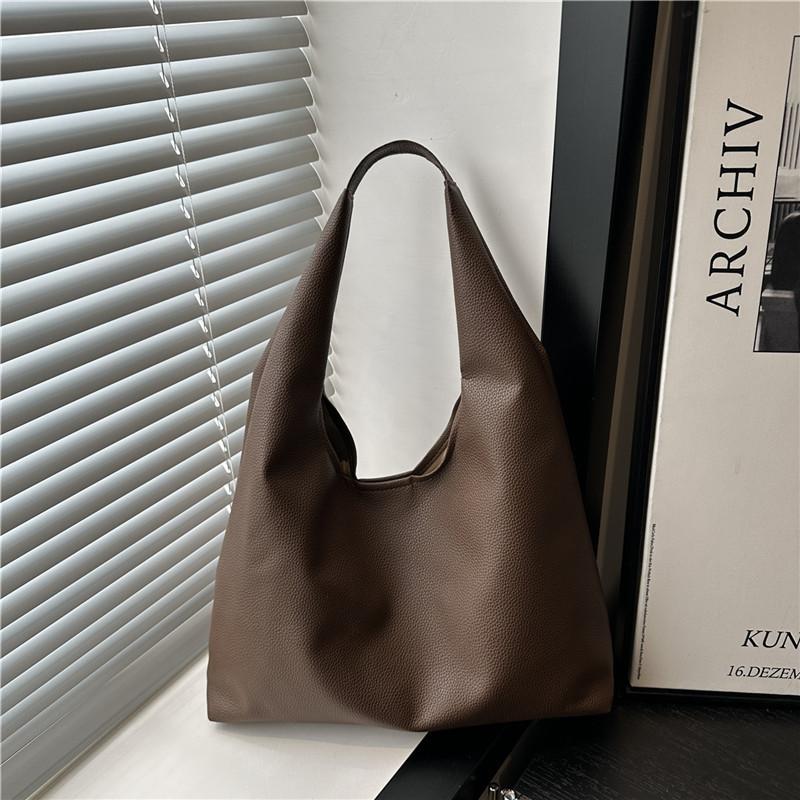 Autumn and winter large-capacity bag women's new fashion high-end commuter handbag shoulder armpit bag