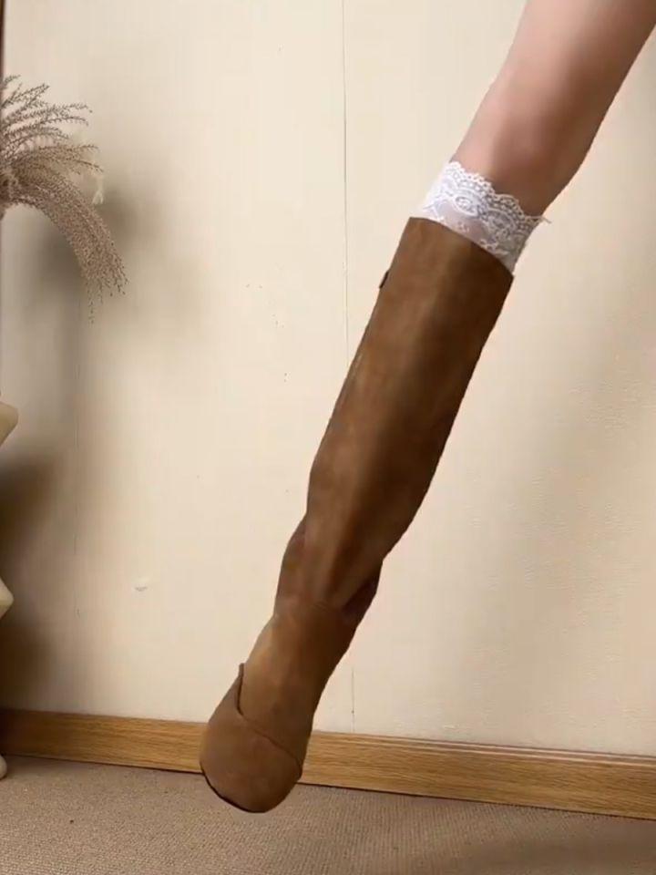 2025 autumn and winter new foreign style suede boots women's wasteland style fashion versatile flat bottom not tired feet suede knight boots