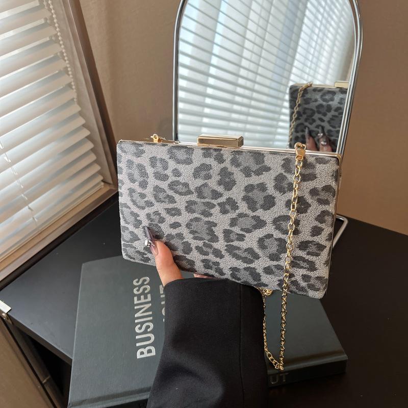 

Retro fashion leopard print bag women s new niche versatile shoulder messenger bag chain commuter bag серый