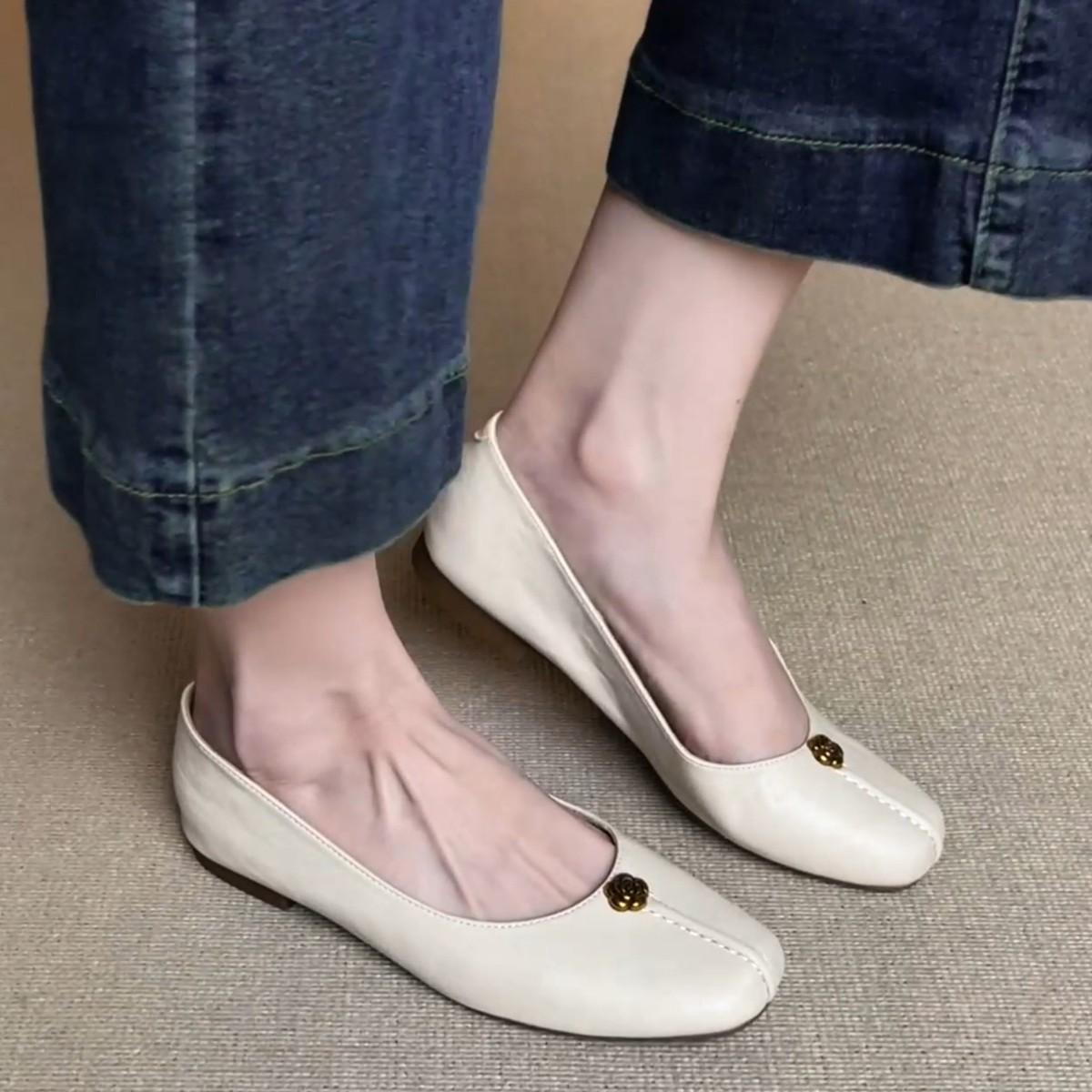 

Версия из овчины Xiaoxiangfeng туфли-лодочки на плоской подошве с камелией женские из французской кожи в стиле ретро с темпераментом вечерние туфли на мягкой подошве туфли-бабушки 40 бежевый