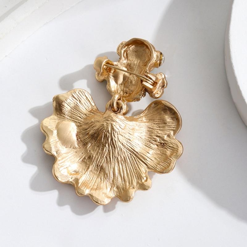 Stylish Carp Pin With Crystals Embellishment Portable Secure Clasp Versatile Accessory For Jackets Bags Hats