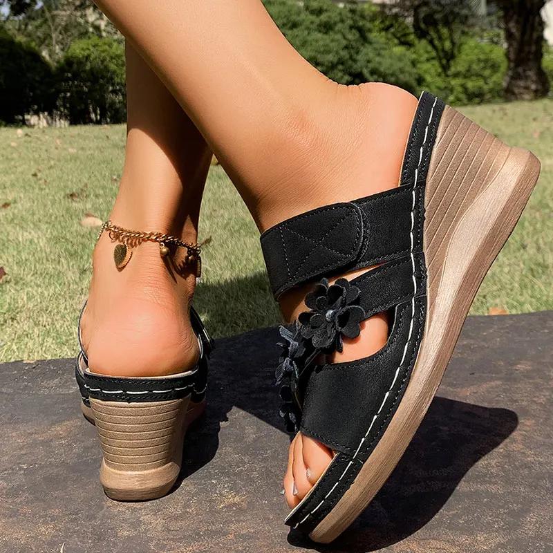 Women's Retro Flower Decor Wedges Sandals Plus Size Comfort Non Slip Beach Slippers Thick Sole Chunky Platform Roman Sandals