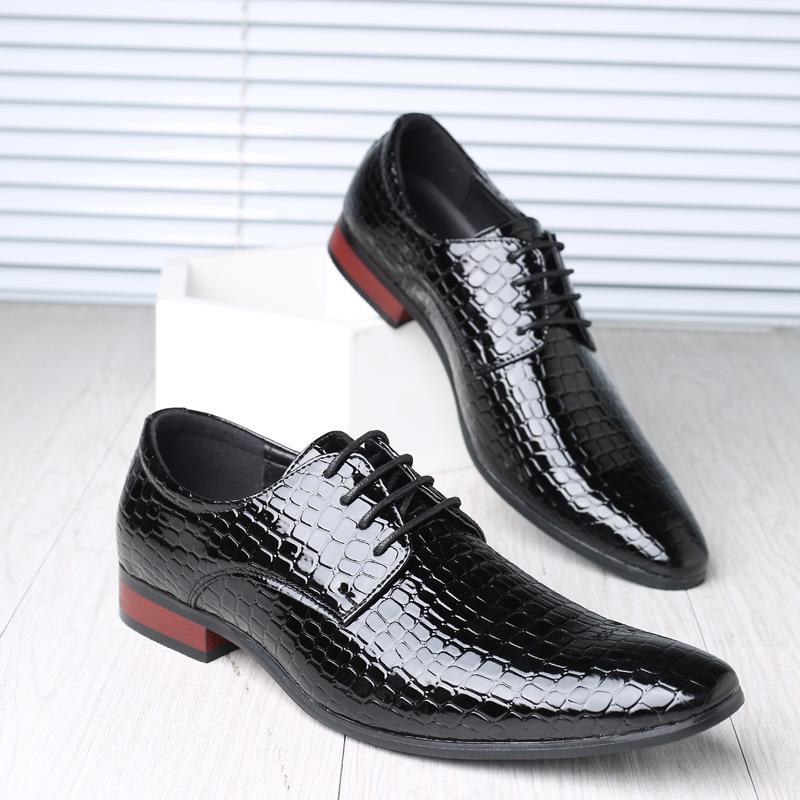 2025 new men's pointed leather shoes hairstylist trend small leather shoes glossy stone pattern British Korean version men's shoes