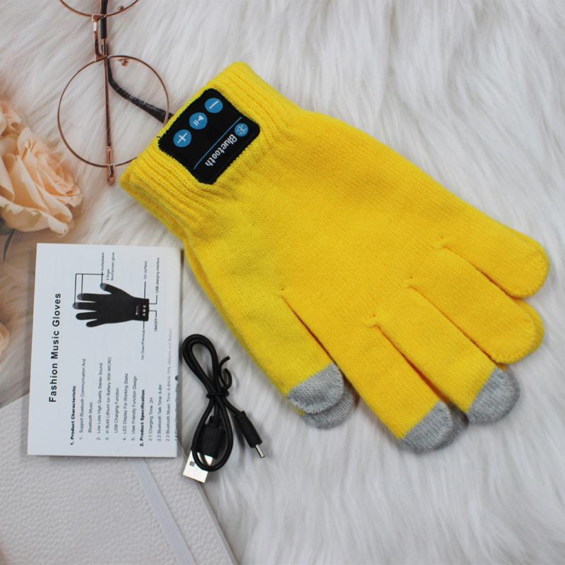 Thick and Warm Touch Screen Bluetooth Gloves That Can Be Used for Answering Calls and Music Players
