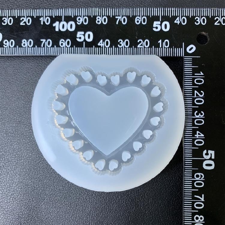 Soft Silicone Jewelry Pendant Mold Feature Textured Heart Shape For Professional Crafters And Hobbyists Alike