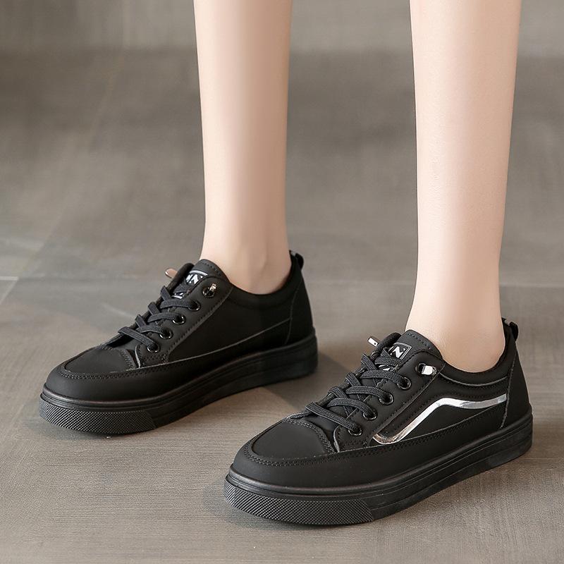 

Модные женские белые кроссовки 2025 уличная повседневная обувь на плоской подошве удобные легкие обувь для ходьбы весна осень трендовая спортивная для отдыха 36