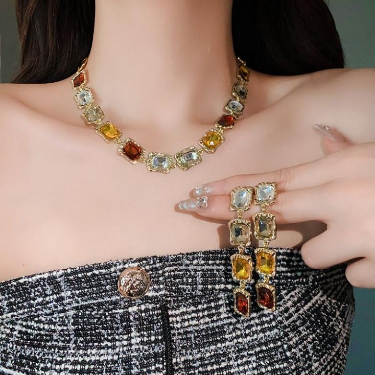 

Цветные серьги-колье 2024, новые взрывы, осенне-зимняя цепочка на свитер, цепочка Майяра на ключицы, женская высококачественная цепочка на шею