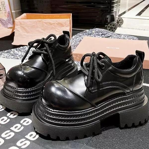 Pulēti retro agrā pavasara apavi ar platformas zoli, mazas ādas kurpes, sieviešu jauni mokasīni, daudzpusīgas mafinu zoles, palielina augumu