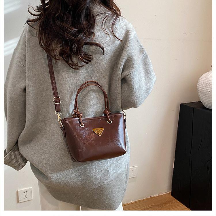 Style Street Retro Golden Label Decoration Women Single Shoulder Bucket Bag