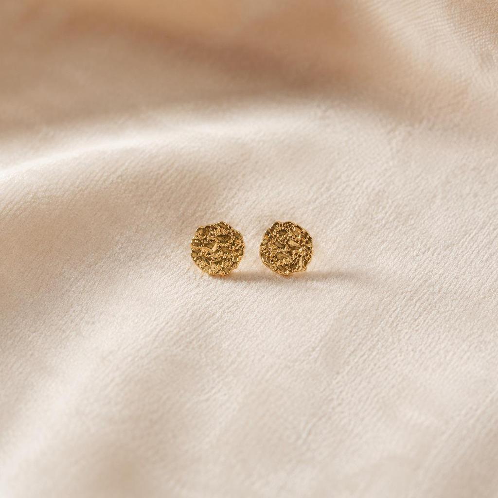 Vintage Textured Stud Earrings: European and American High-End Fashion, Versatile Everyday Luxury