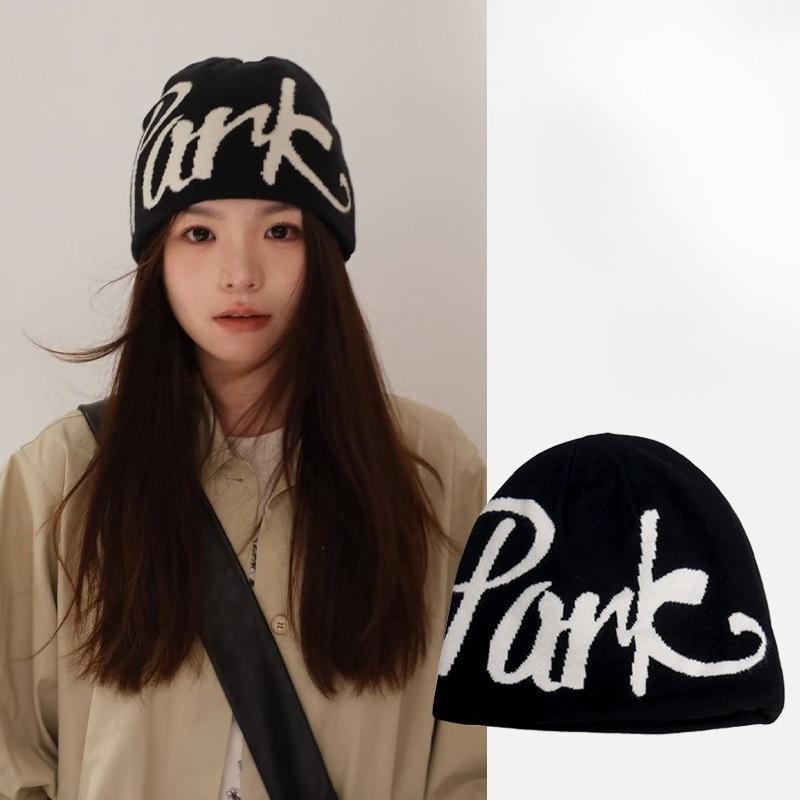 

American Letter Jacquard Knitted Woolen Hat for Women In Autumn and Winter Warm Pullover Mountaineering Hat Showing Face Small Baotou Cold Hat M（56-58cm）