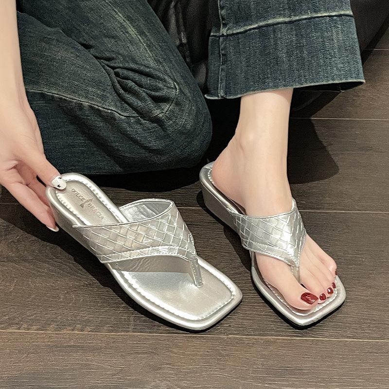 Retro simple and versatile slope heel flip-flops women's summer new casual skirt slippers summer sandals