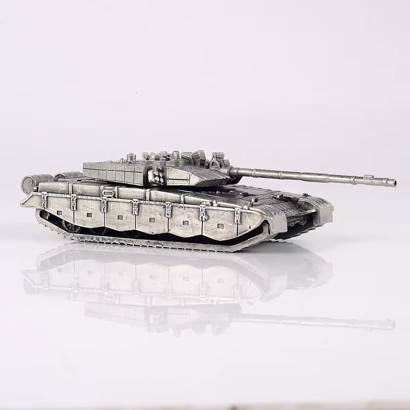Alloy Tank 1 / 72 All Metal Military Tank Model Ornament Non Scrollable Home Decoration with Woodbox