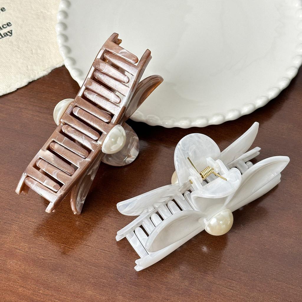 Style Timeless Retro Flower Hair Claw Clips Crafted With Premium Finish Pearl