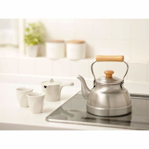 Wahei Freiz Chitose Stainless Steel 2.7L Classic Kettle with Wooden Handle, Induction Compatible, Made In Japan